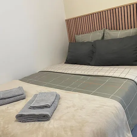 New In Center Metro 7 & 14 Maison Blanche Párizs